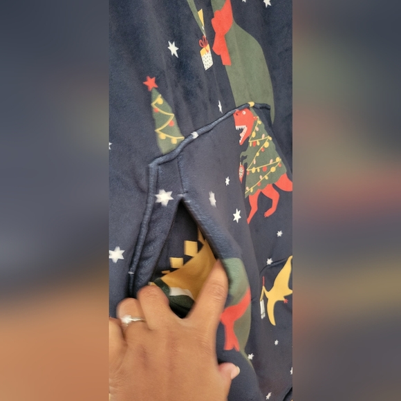 Cozy Christmas Dinosaur Print BIG BLANKET CO Hooded Blanket Mens One Size - Picture 3 of 11